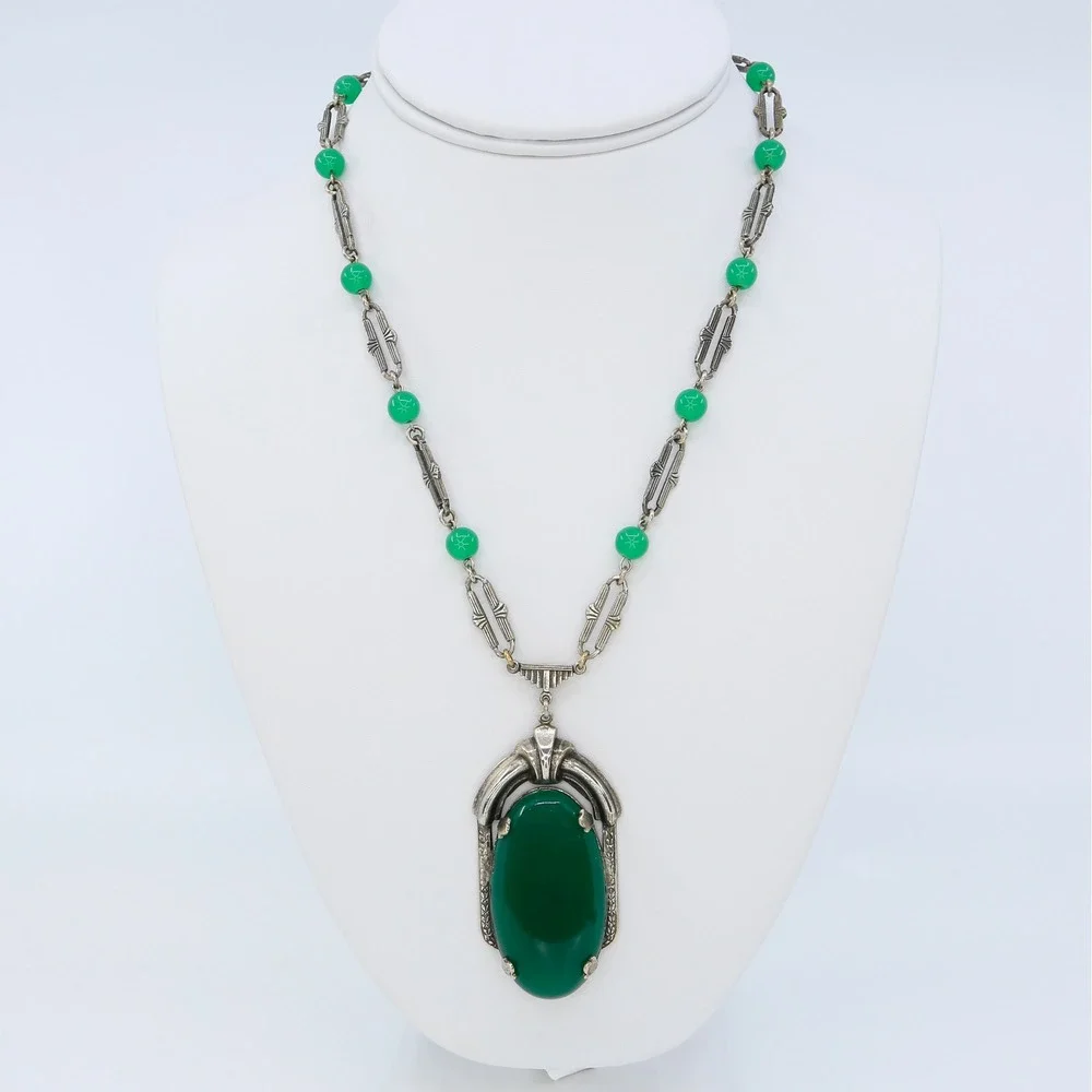 Vintage Art Deco Czech UV Glow Beads Green Glass Pendant Necklace 1920s